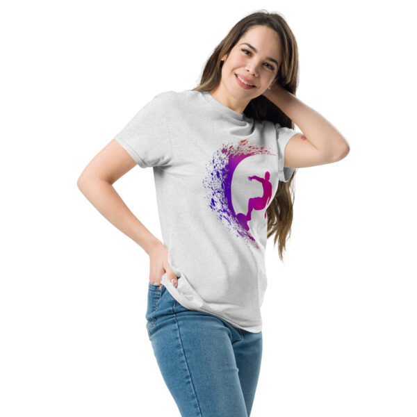Surfin 1 - Klassisches Unisex T-Shirt – Bild 35