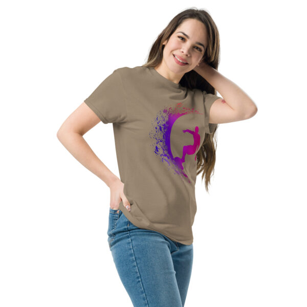 Surfin 1 - Klassisches Unisex T-Shirt – Bild 18