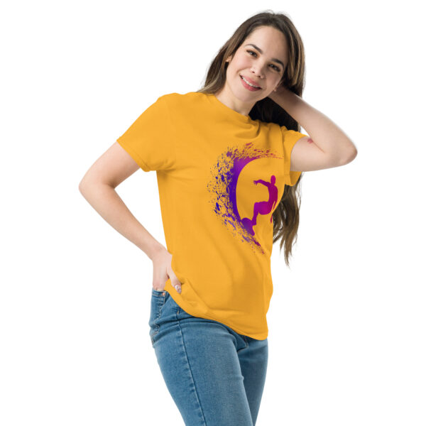 Surfin 1 - Klassisches Unisex T-Shirt – Bild 23